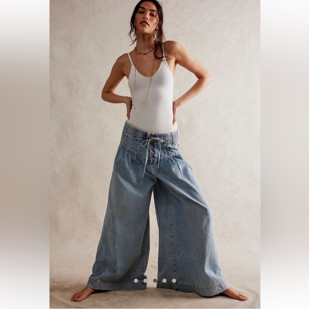 Free People We The Free Forget Me Knot Pull on Jeans! Brand new never worn!